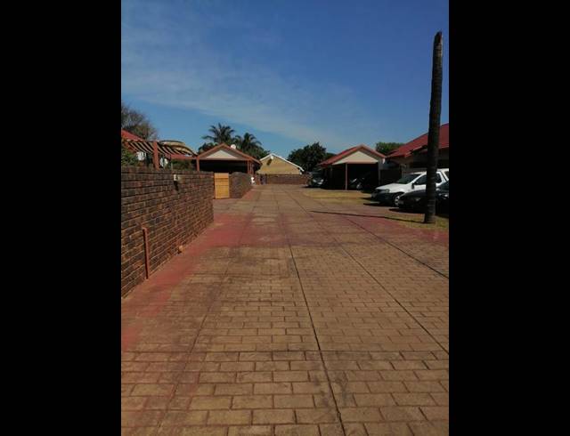 2 BEDROOM TOWNHOUSE FOR SALE IN THE ORCHARDS